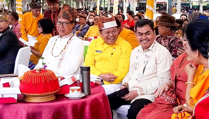 Zadrak Tombeg dan Welem Sambolangi Tampak Mesra di Ibadah Raya IMT, Sinyal Pilkada Toraja?