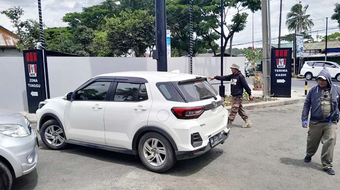 Anggota Satpol PP Jadi Jukir di KFC Toraja, Kok Bisa?