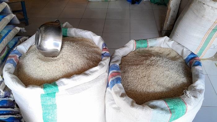 Desi Demam Usai Makan Nasi Diduga Beras Plastik