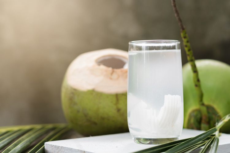 Ingin Turunkan Berat Badan? Minum Air Kelapa Secara Rutin