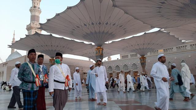 Jemaah-haji-Indonesia-di-Madinah.jpg