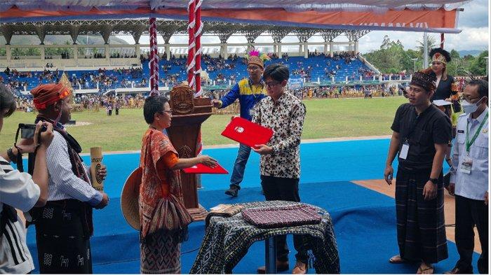 Peran Rukka Sombolinggi, Perempuan Darah Toraja, Selama Jadi Sekjen AMAN