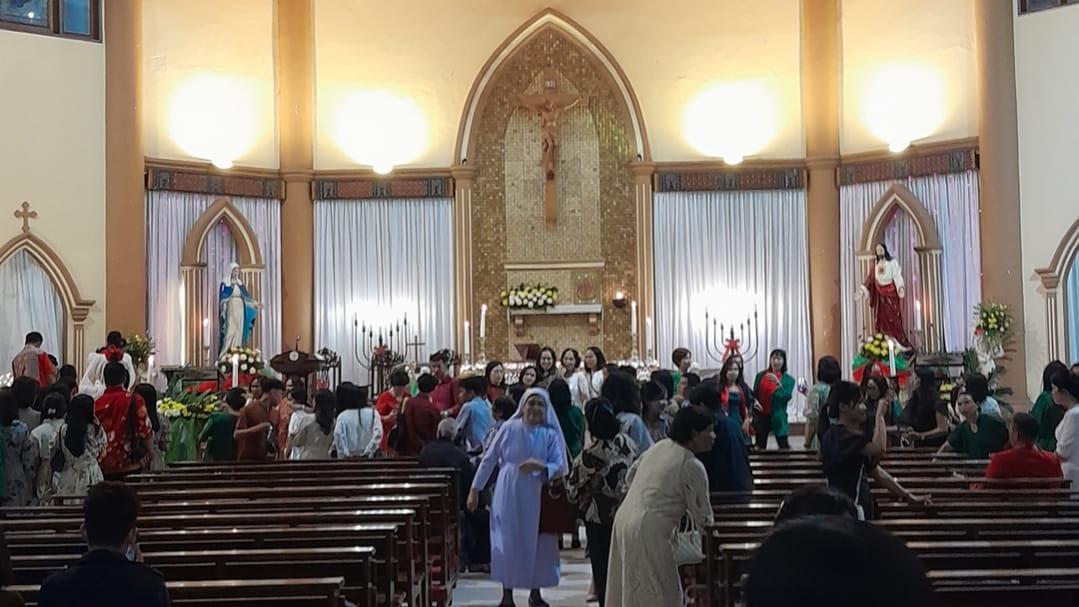 Wabup Tana Toraja Sampaikan Duka Cita di Hadapan Jemaat Vigili Natal Katedral Makale