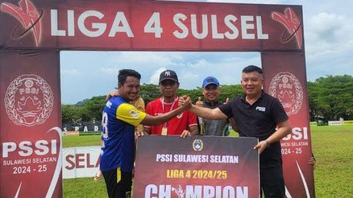 ekum-Asprov-PSSI-Sulsel-Ahmadi-Djafri-kiri-saat-memberikan-hadiah-kepade3w3e.jpg