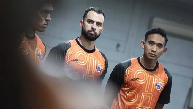 jordi-amat-rizky-ridho-persija-jakarta-972025.jpg