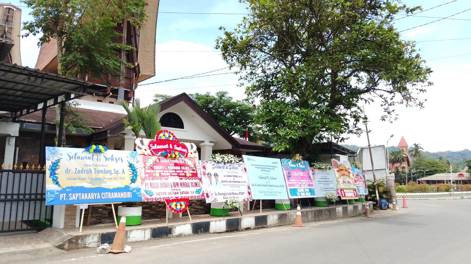 karangan-bunga-ucapan-selamat-wakil-bupati-tana-toraja-zadrak-tombeg-erianto-laso-paundanan-2022025.jpg