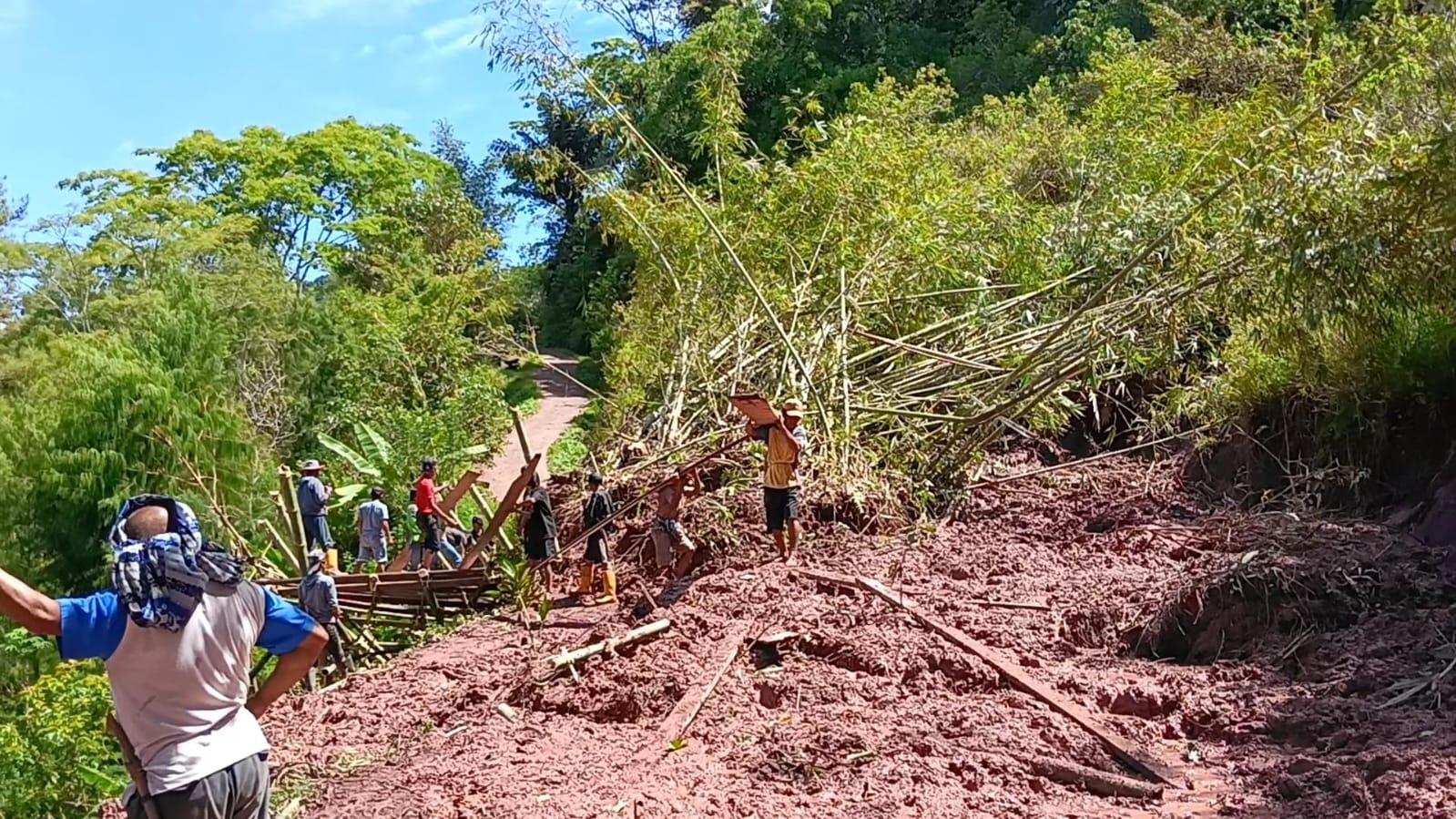 longsor-issong-kalua-buntao-toraja-utara-29102025.jpg