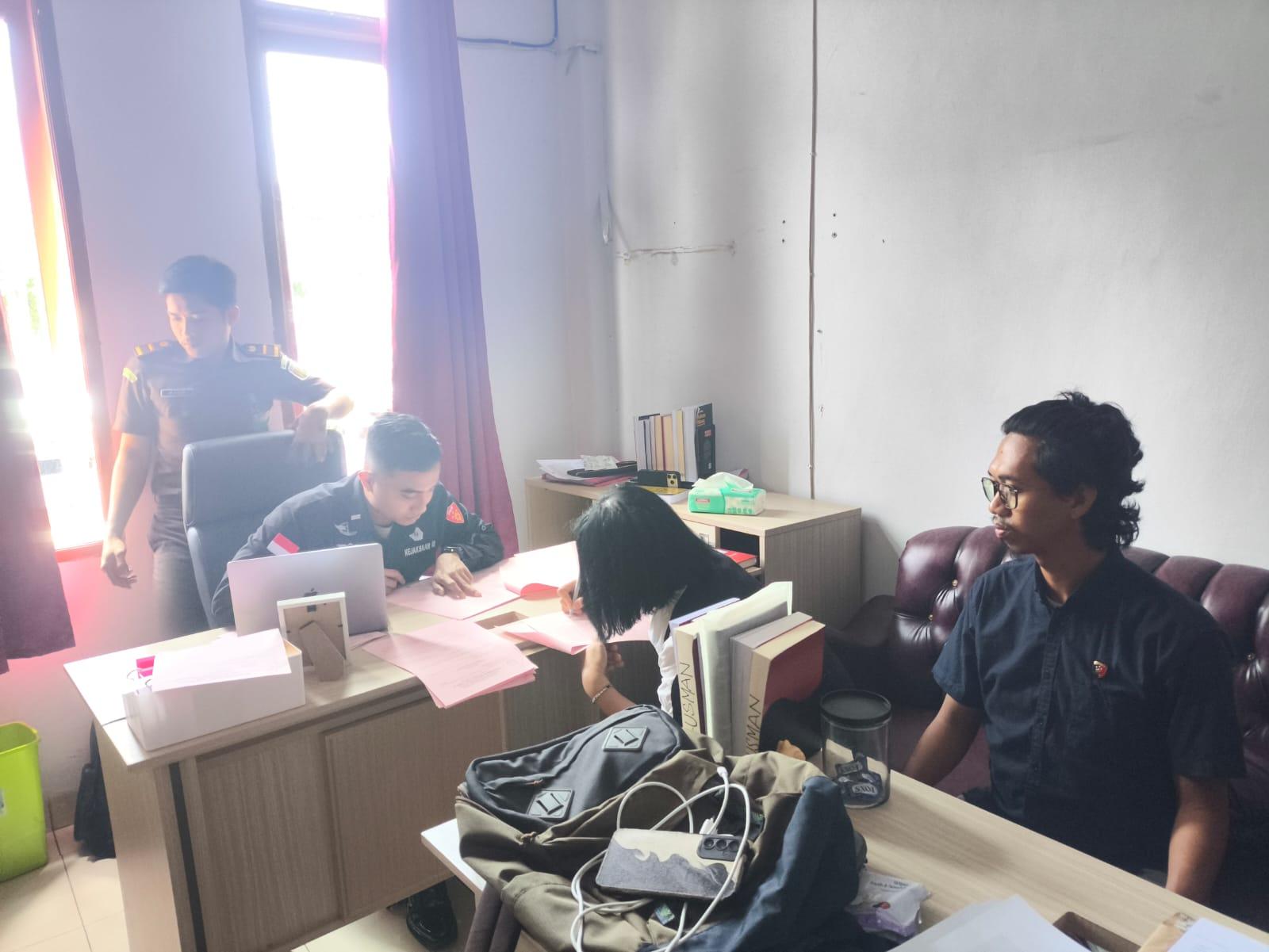Polres Toraja Utara Serahkan Marni ke Kejari Makale Setelah Menipu Rp581 Juta