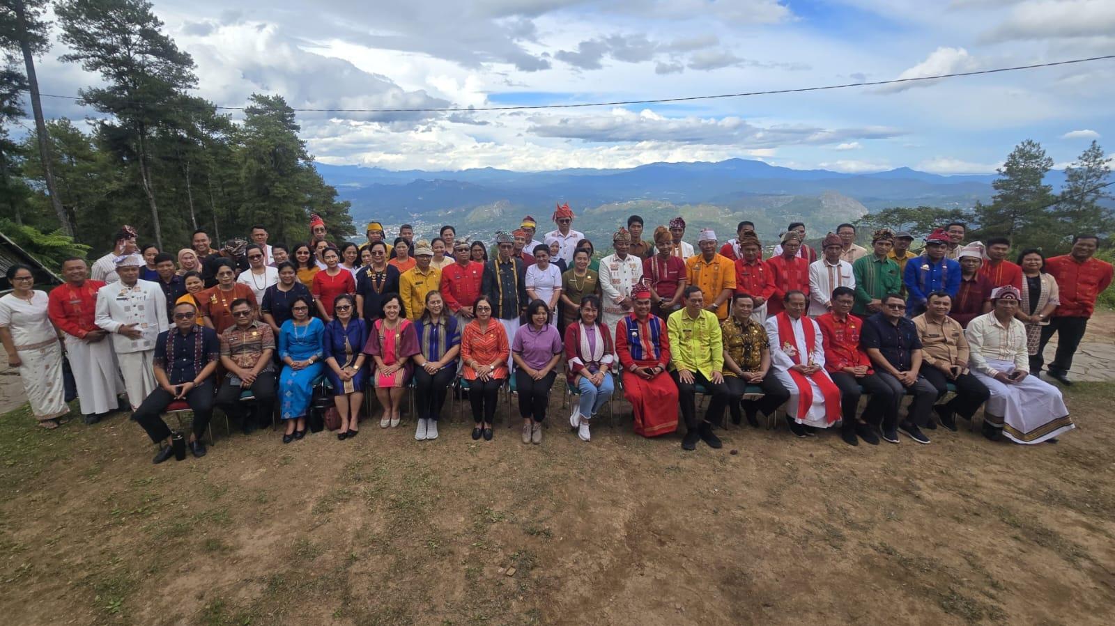Bupati Tana Toraja Lantik 57 Pejabat di Objek Wisata Pango-pango
