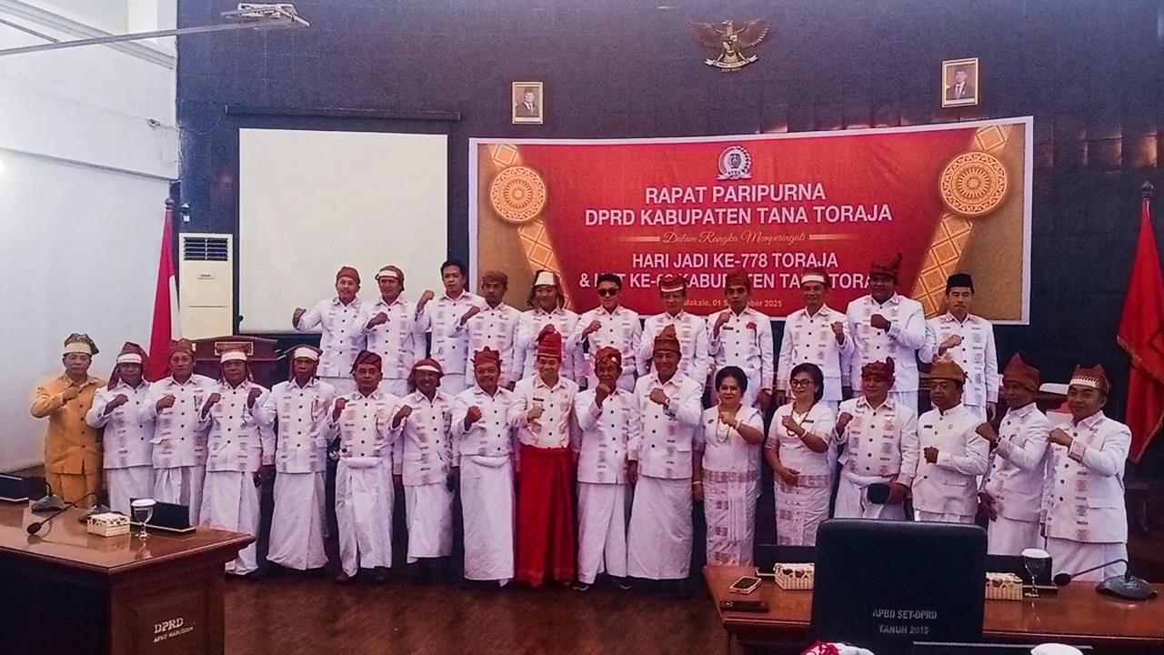 Rapat Paripurna Peringatan Hari Jadi ke-778 Toraja, Anggota DPRD Pakai Baju  Adat - Tribuntoraja.com