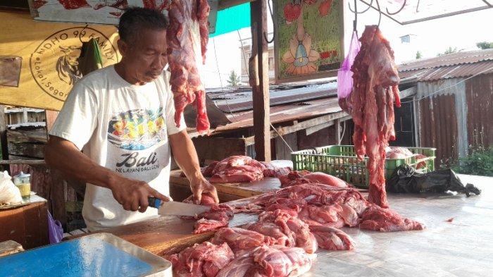 penjual-daging-sapi-kerbau-di-mamuju-232023.jpg