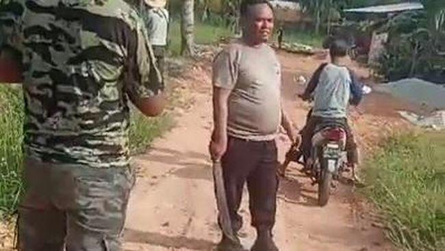 viral-polisi-bawa-parang-di-pulau-rempang-23102023.jpg