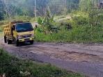 08102025_jalan_rusak.jpg