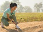 ilustrasi-sepatu-olahraga-wanita-jogging-1042023.jpg