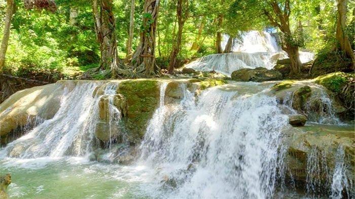 Air Terjun Oenesu, satu tempat wisata terbaik di Kupang yang wajib kamu kunjungi.