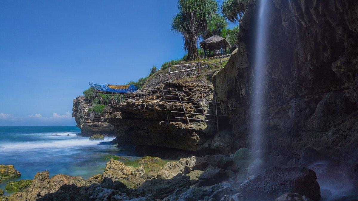 Pantai Jogan, satu pantai terbaik di Tepus, Gunungkidul, Jogja buat liburan keluarga.