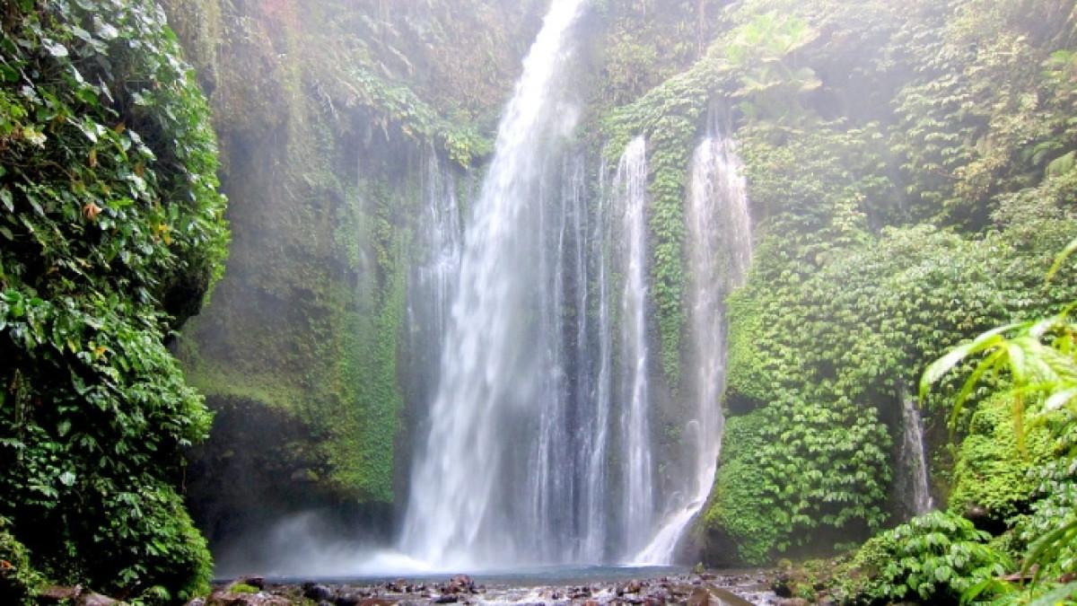 Air Terjun Senaru, tempat wisata alam di Lombok, Nusa Tenggara Barat (NTB).