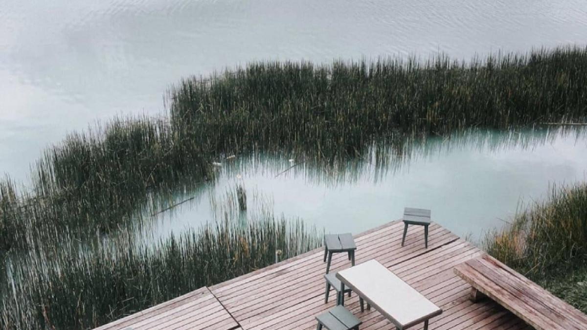 Area bersantai di Danau Linow Tomohon, Sulawesi Utara untuk liburan akhir pekan.