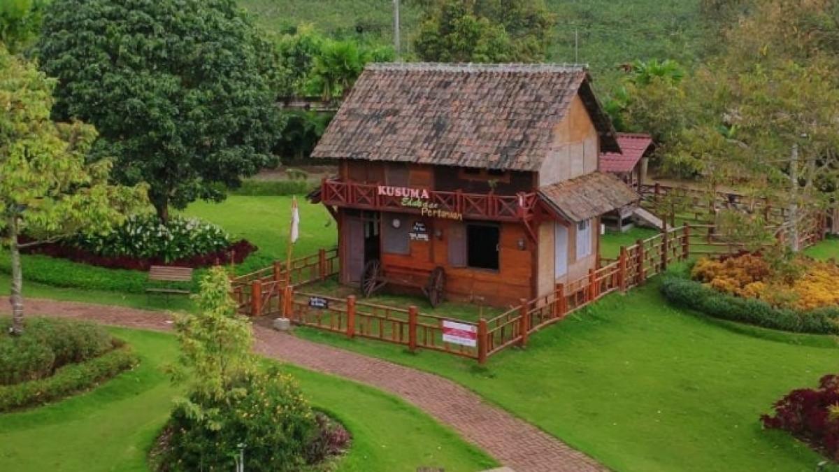 Area wisata De Tjangkul di Kota Batu, Jawa Timur yang menawarkan berbagai spot instagramable.