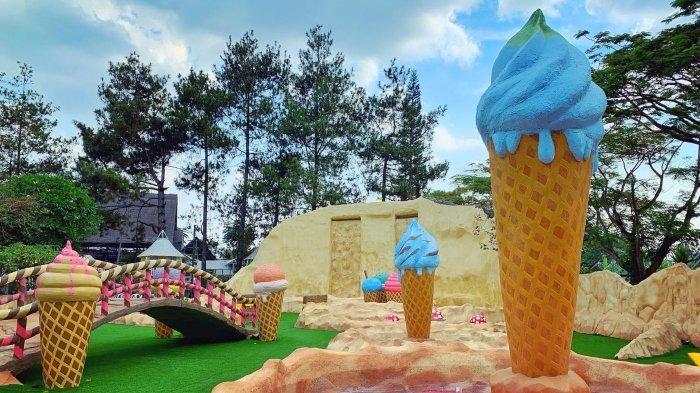 Area wisata Taman Ice Cream di Lembang Wonderland Bandung, Jawa Barat.