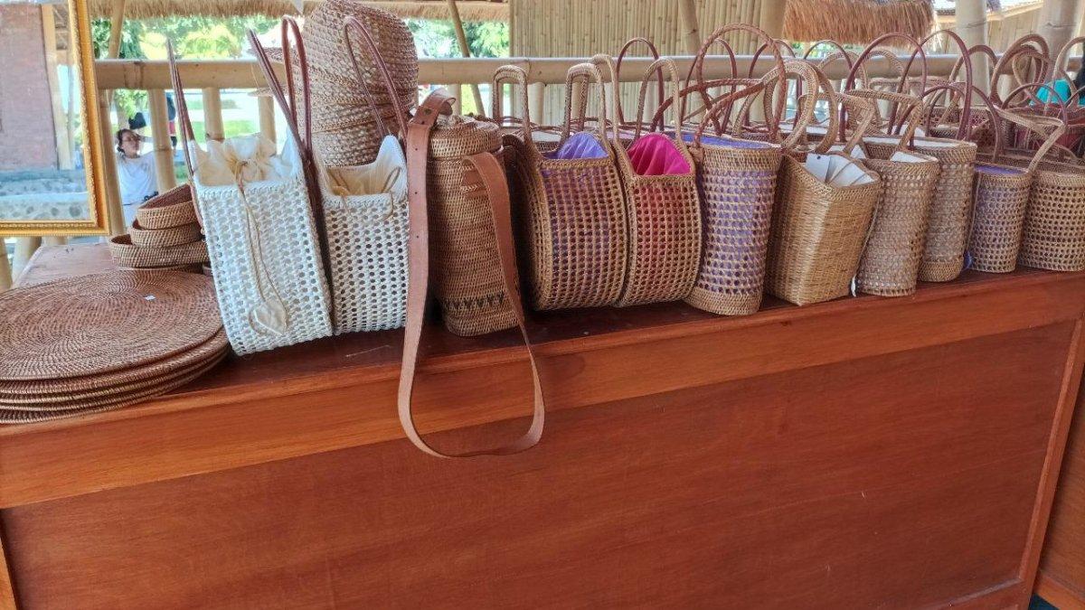 Belanja Tas Rotan Oleh-oleh Khas Bali di Ata Aksana Raya, Harga Mulai Rp 200 Ribu