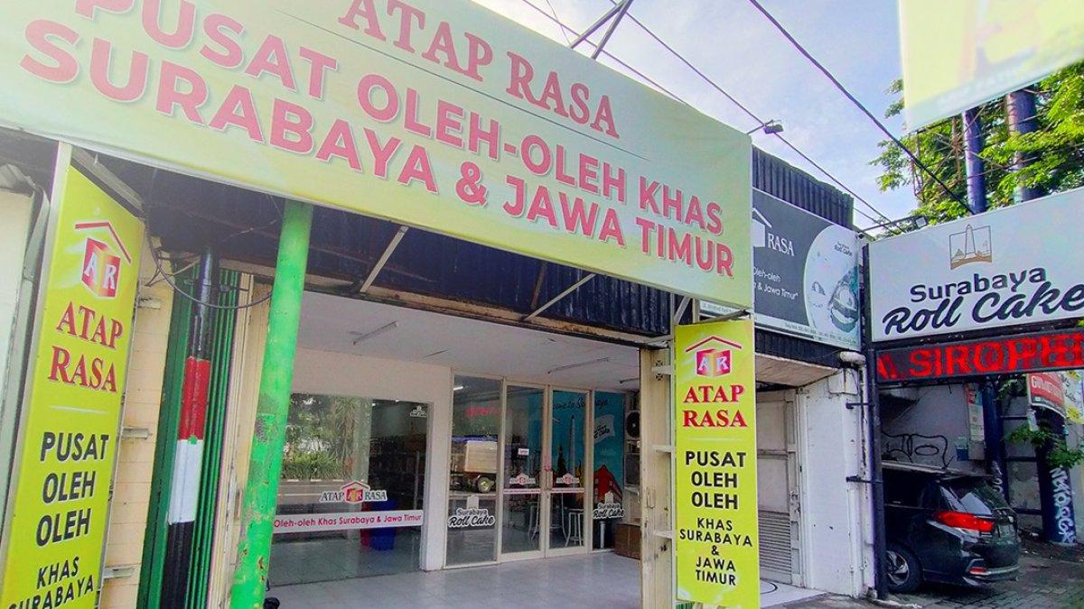 Atap Rasa Pusat Oleh-Oleh Khas Surabaya buat beli oleh-oleh khas Surabaya.