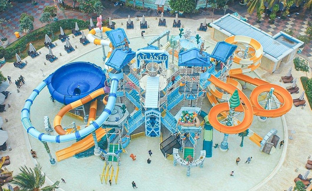 Atlantis Ancol menawarkan beragam wahana permainan air yang seru dijelajahi.