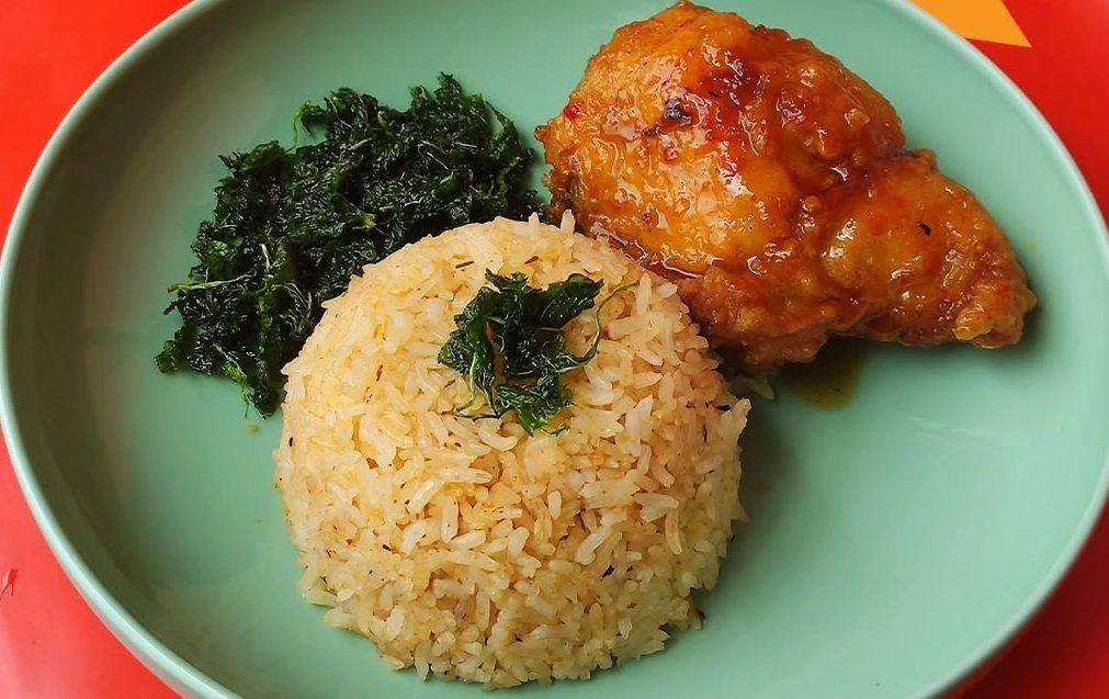 AyamAyaman Bandung, satu tempat makan 24 jam di Bandung yang bisa kamu datangi kapan saja.