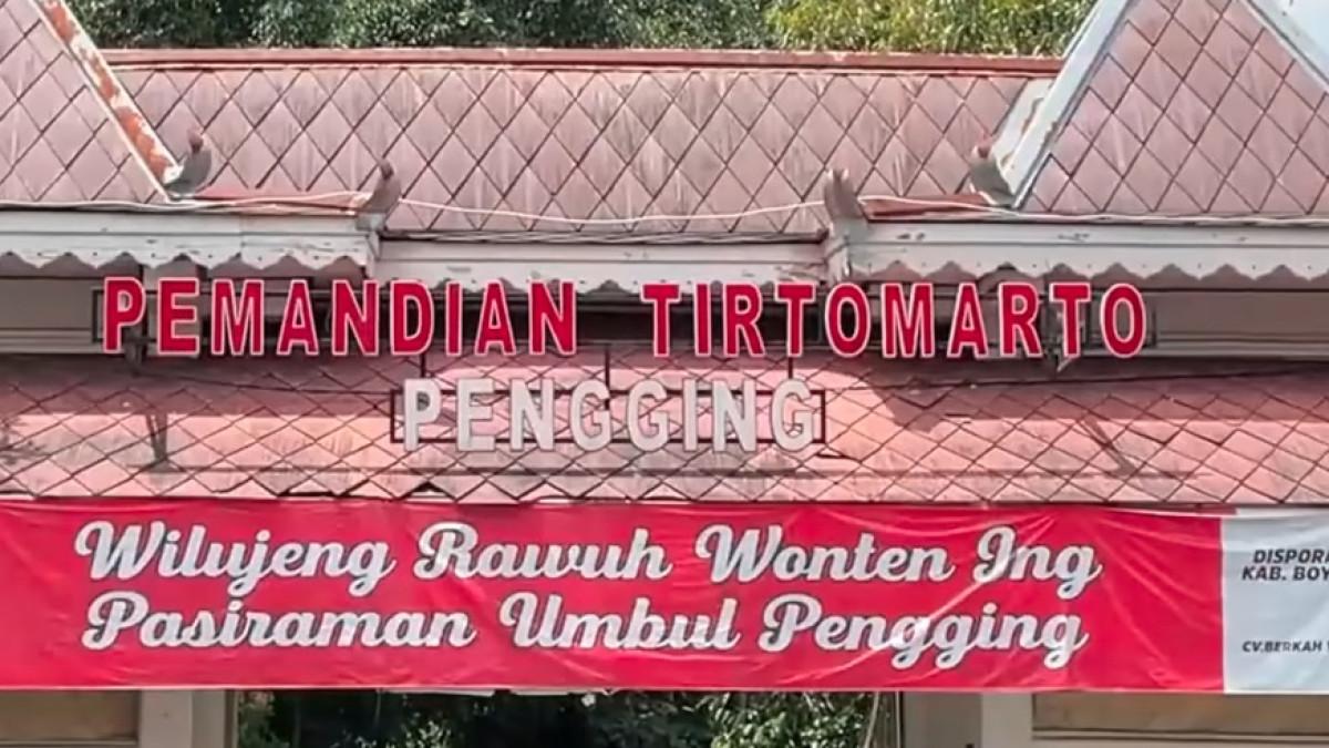 Bagian depan Pemandian Tirtonadi Pengging di Boyolali, Jawa Tengah
