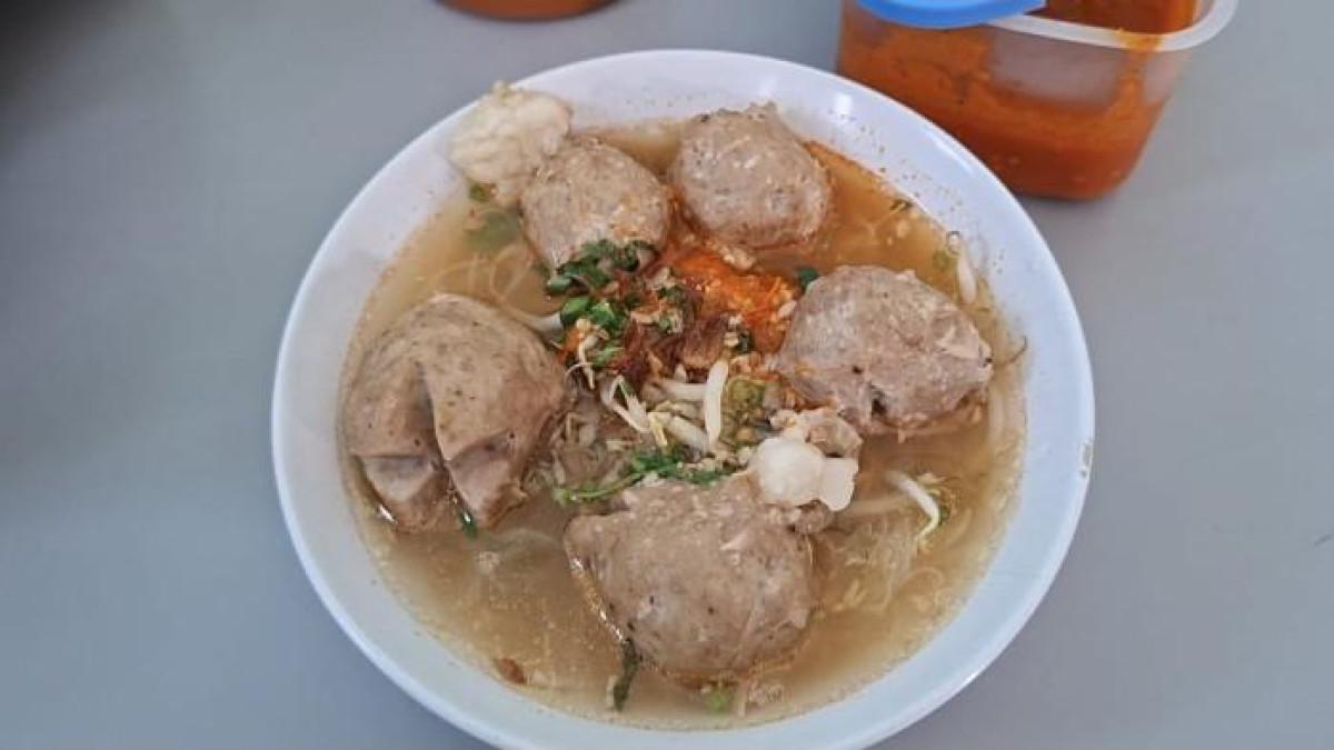 BAKSO BETAWI-Bakso Betawi Bang Iman yang berlokasi di Kampung Rawa Bogo, Jatimekar, Jatiasih, Bekasi, Jawa Barat, Sabtu (4/10/2025).