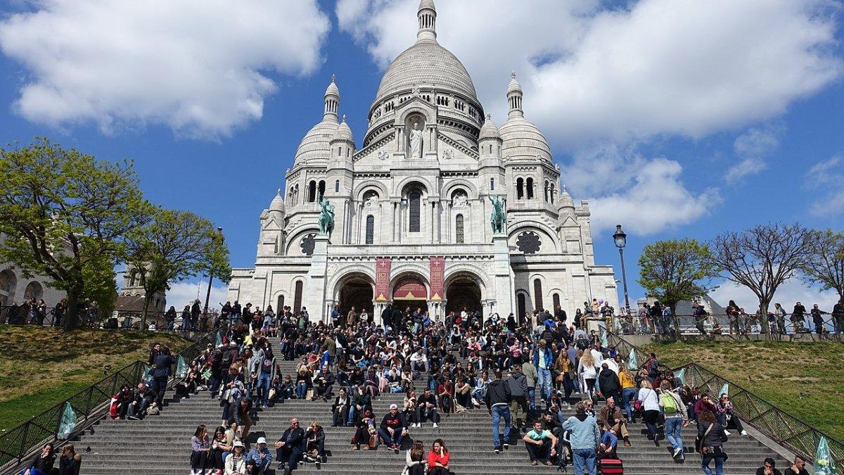 Basilique du Sacré-Cœur, satu tempat wisata unik di Paris, Prancis.