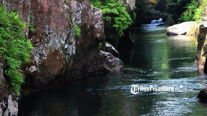 Batu Gajah, satu tempat wisata terbaik di Rokan Hulu Riau untuk liburan akhir pekan.