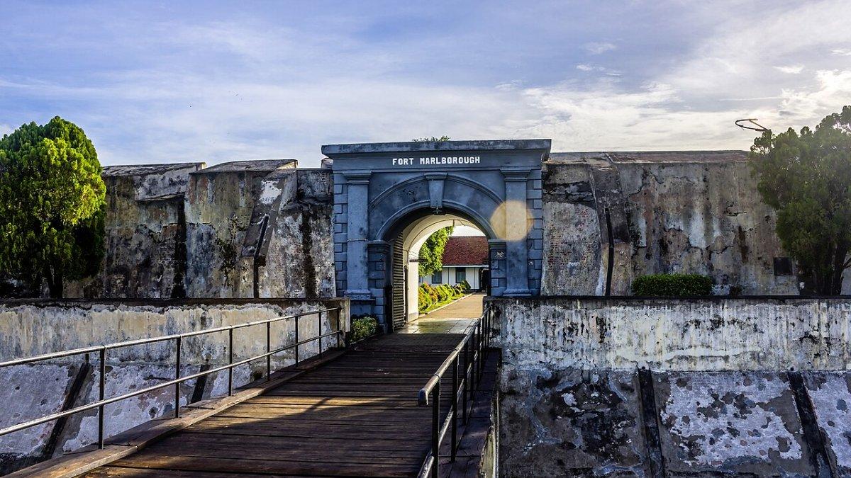 Benteng Marlborough, tempat wisata di Bengkulu yang cocok untuk wisata sejarah.