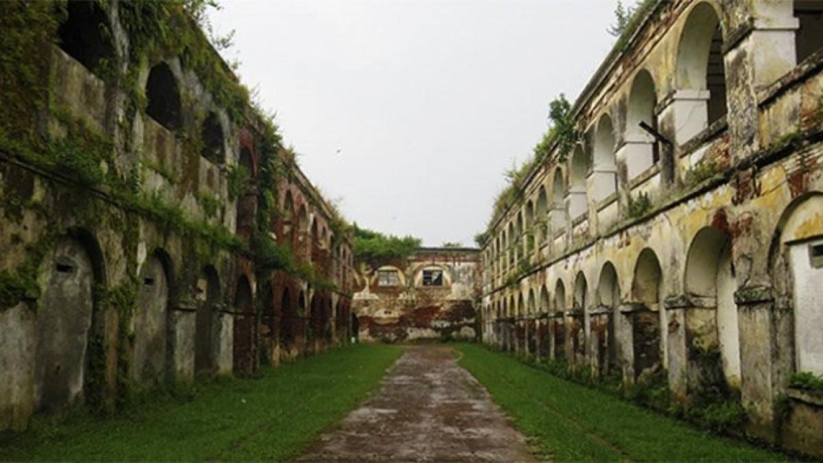 Benteng Pendem, bangunan bekas penjara lama yang sekarang jadi tempat wisata ikonik di Ambarawa.
