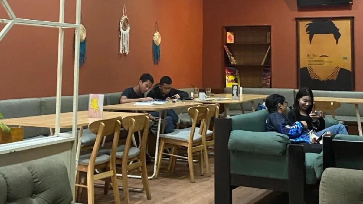 Bober Cafe, satu kafe 24 jam di Bandung Jawa Barat.