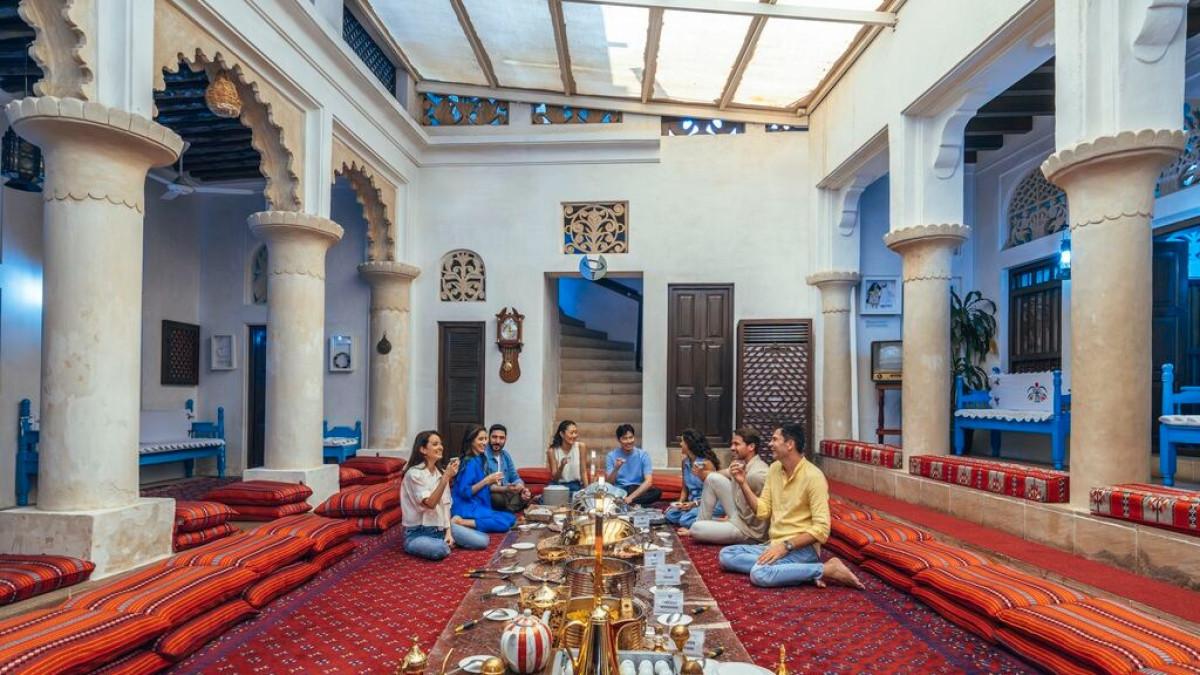 Budaya Majlis, satu tradisi unik Emirat yang wajib kamu tahu saat liburan ke Dubai.