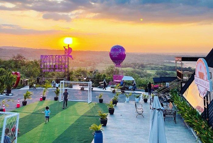 Pesona Bukit Cinta Anti Galau di Desa Sinarancang, Kecamatan Mundu, Kabupaten Cirebon, Jawa Barat.