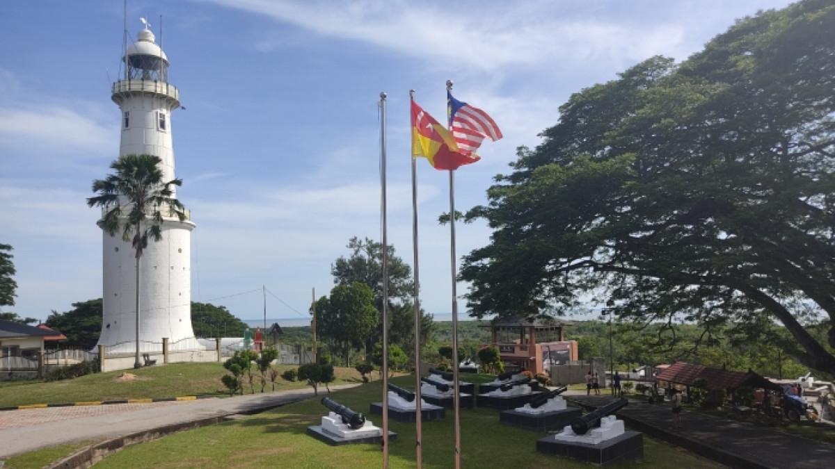 Bukit Melawati, wisata populer di Selangor, Malaysia.
