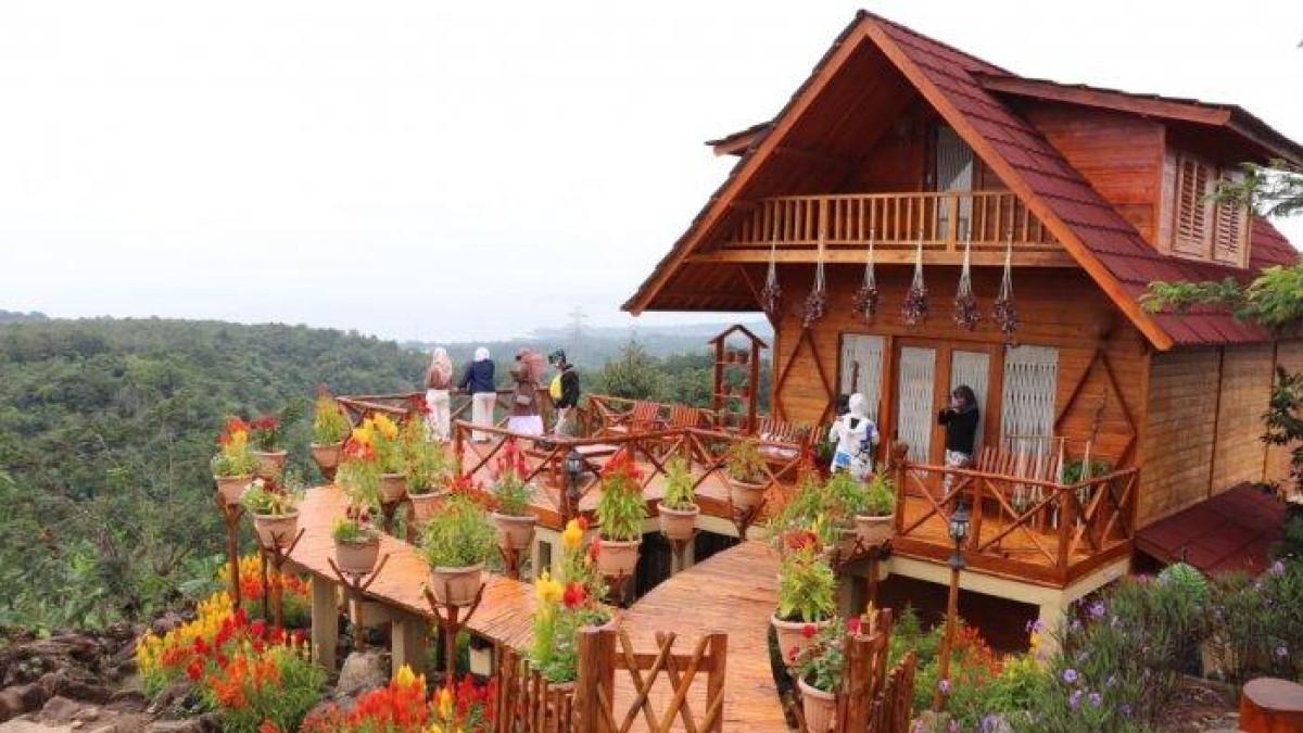 Bukit Sagara di Kampung Sumur, Desa Sukamaju, Kecamatan Cikakak, Kabupaten Sukabumi, Jawa Barat