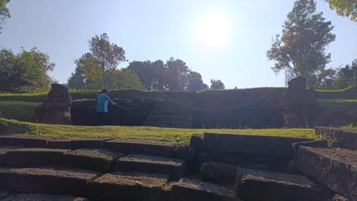 CANDI GAMBAR WETAN: Suasana Candi Gambar Wetan di Desa Sumberasri, Kecamatan Nglegok, Kabupaten Blitar, Jawa Timur, Sabtu (9/8/2025). Pengunjung di Candi Gambar Wetan mulai ramai setelah dipugar.