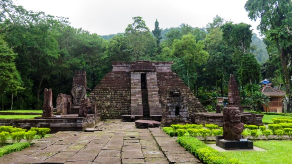 Candi Sukuh, tempat wisata bersejarah di Ngargoyoso, Karanganyar, Jawa Tengah.