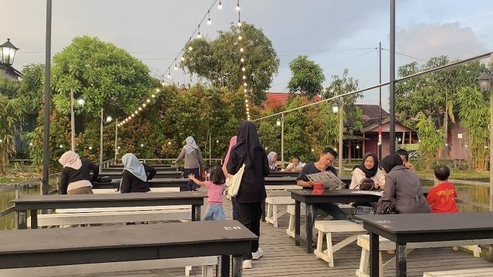 Cangkir Coffee, Spot Nongkrong di Banjarmasin Timur, Banjarmasin, Kalsel dengan View Danau