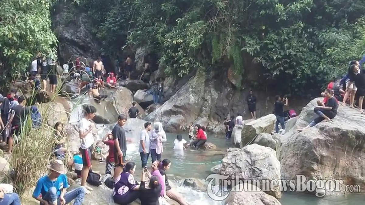 Curug Leuwi Hejo, satu curug terbaik di Bogor yang bisa kamu kunjungi bareng keluarga untuk liburan akhir tahun.