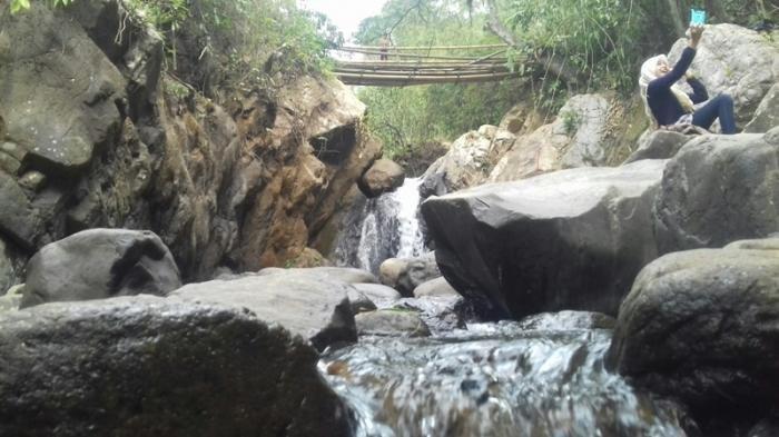 Curug Putri Kencana di Desa Karang Tengah, Babakan Madang, Kabupaten Bogor, Jawa Barat, keasriannya masih terjaga.