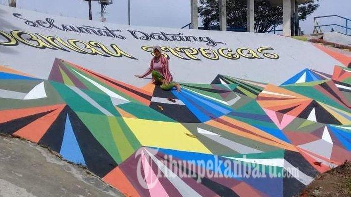 Danau Cipogas, satu tempat wisata terbaik di Rokan Hulu Riau untuk liburan akhir pekan.