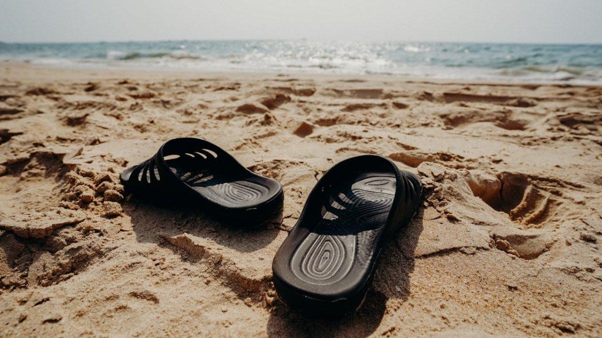 5 Sandal Pria Terbaik dan Nyaman Dipakai Traveling, Mulai Rp 80 Ribuan