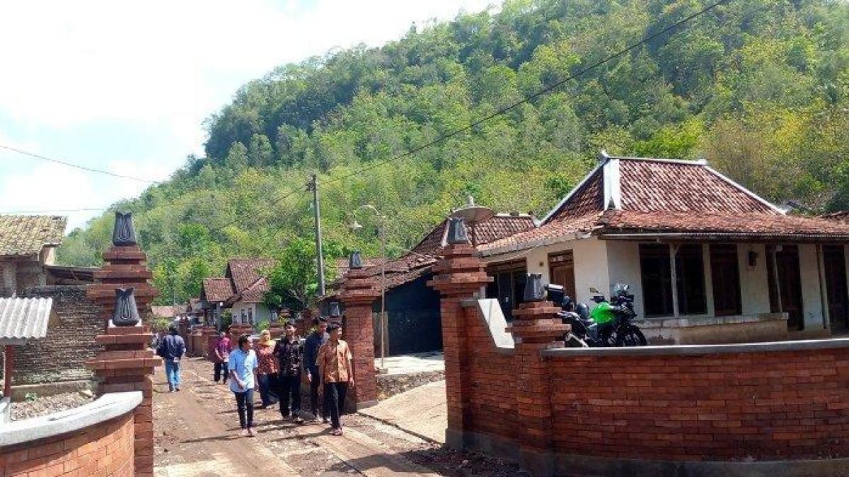 Penampakan pembagunan fasad di rumah warga Pedukuhan Wotawati Gunungkidul, pada Sabtu (9/11/2024).