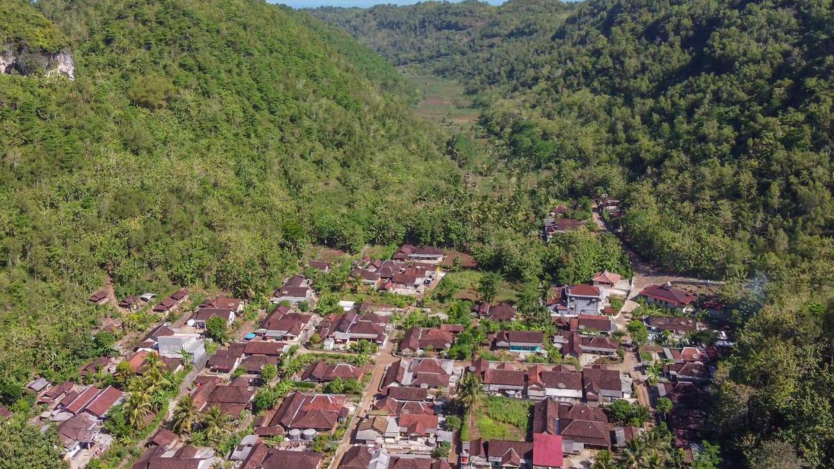 Padukuhan Wotawati di Dasar Lembah Bengawan Solo Purba.