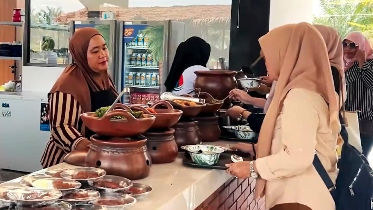 Di The River Medan juga ada pilihan kuliner dari UMKM lokal.