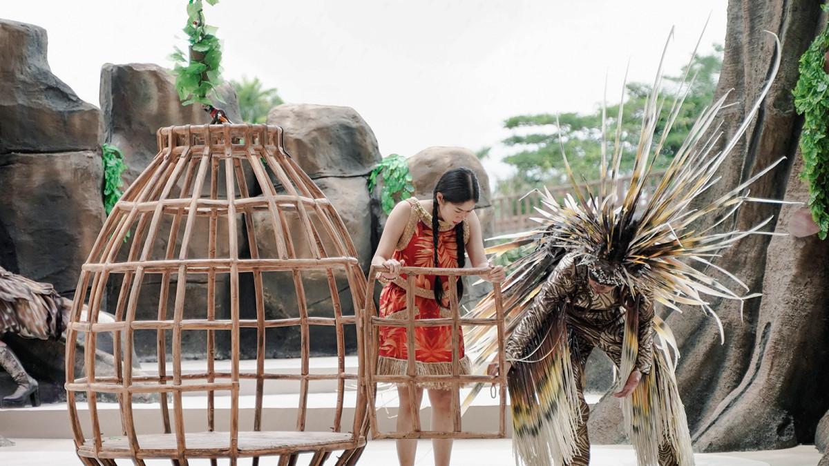 Destinasi wisata bertemakan fantasi memadukan keindahan alam, pertunjukan seni, dan wahana